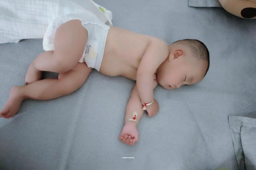 淄博两个月宝宝肚子胀气